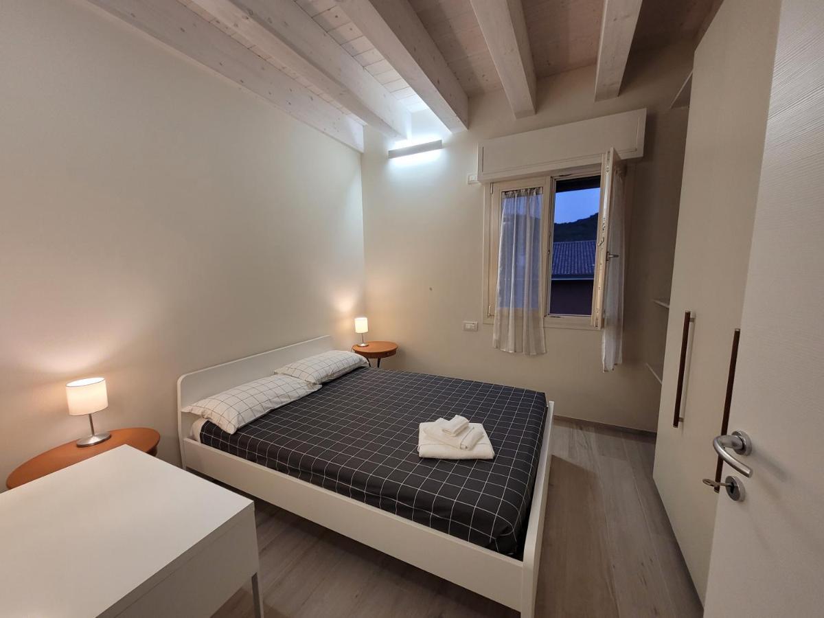 Garda View - Nuovo Appartamento Con Solarium Vista Lago Екстериор снимка
